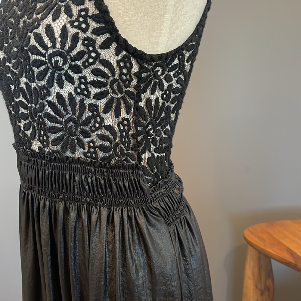 Nightcap Carisa Rene Black Floral French Lace Dress - Picture 3 of 9